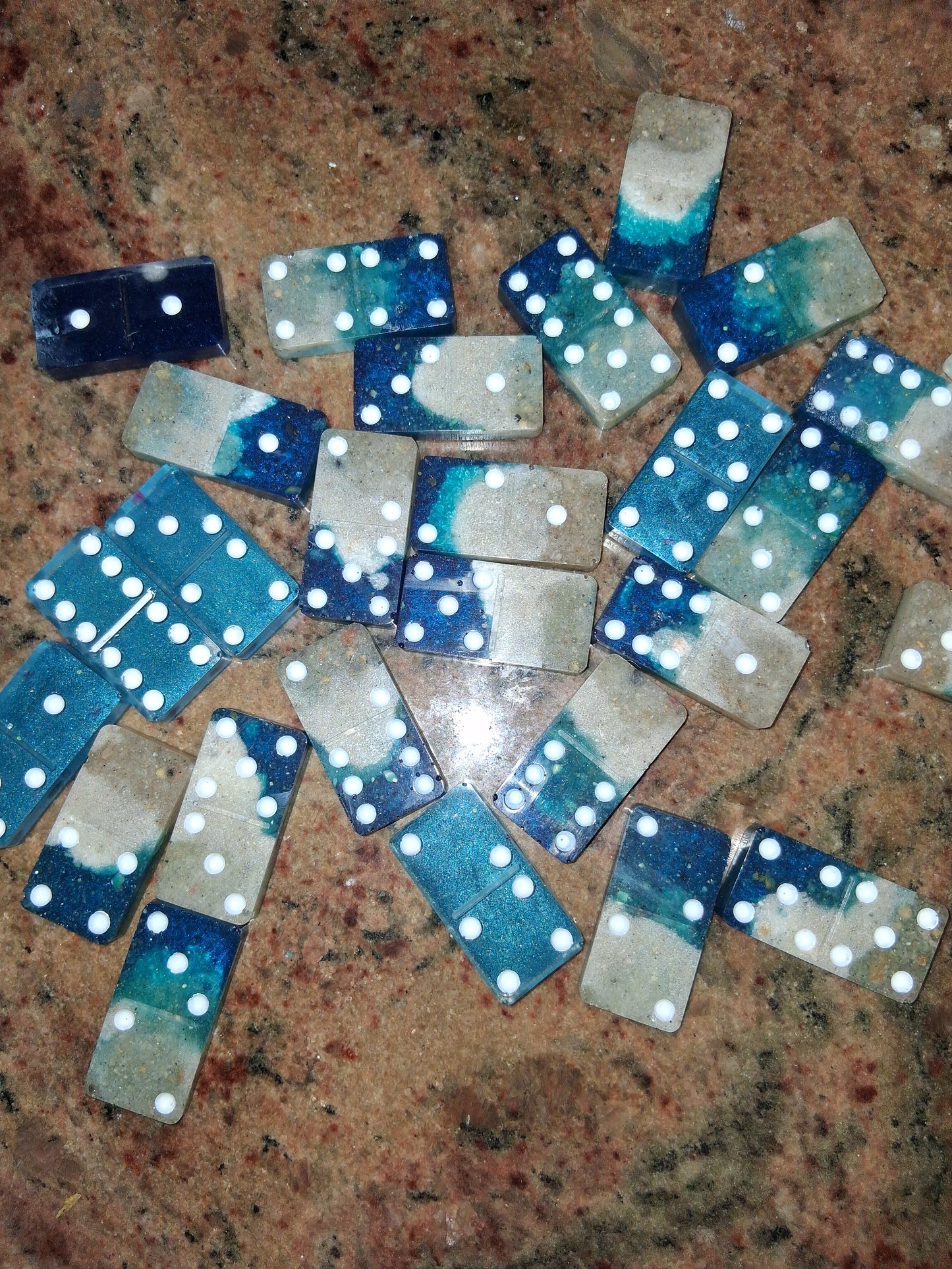 DOMINOES