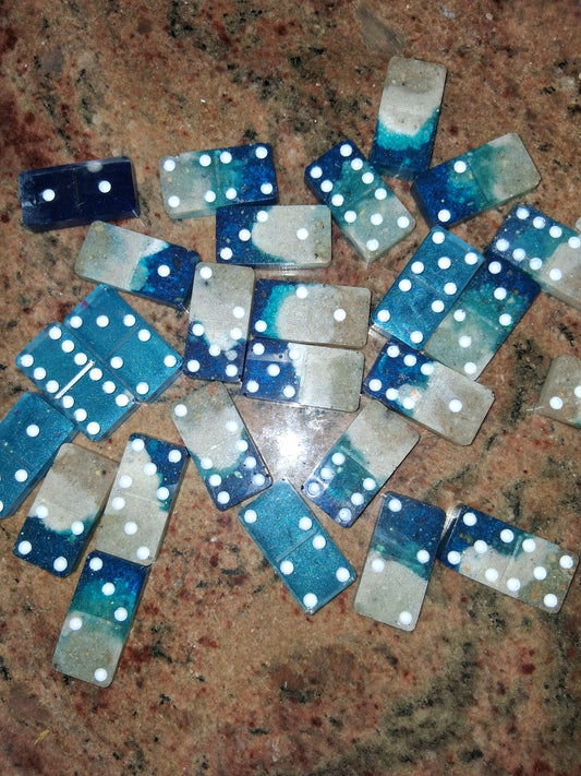 DOMINOES